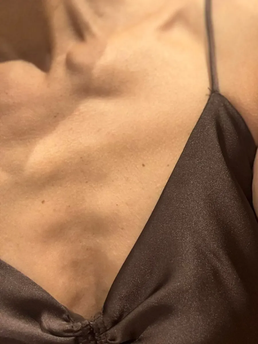 Opalenizna szyta na miarę – odcień perfekcyjnie dopasowany do wyjątkowej urody i naturalnej karnacji.