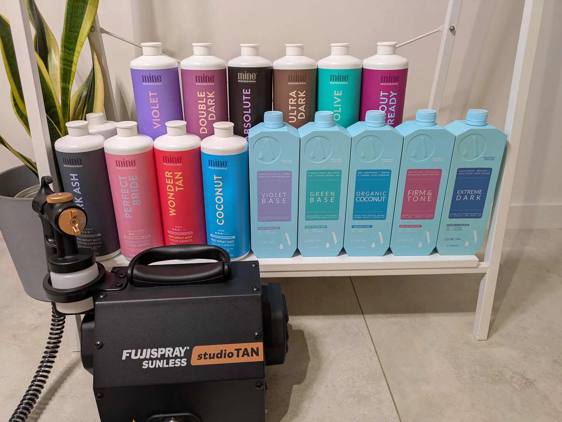 Płyny do&nbsp;opalania natryskowego premium — MineTan® i&nbsp;Azure Tan®