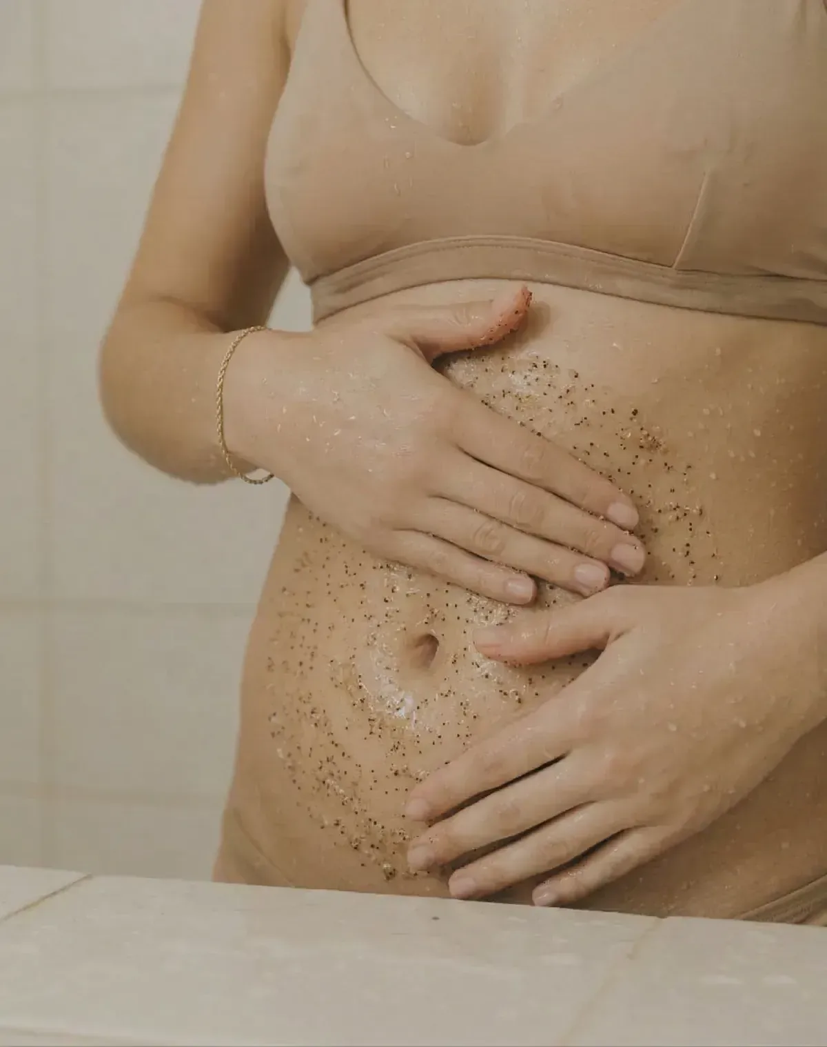 Peeling ciała przed&nbsp;opalaniem natryskowym